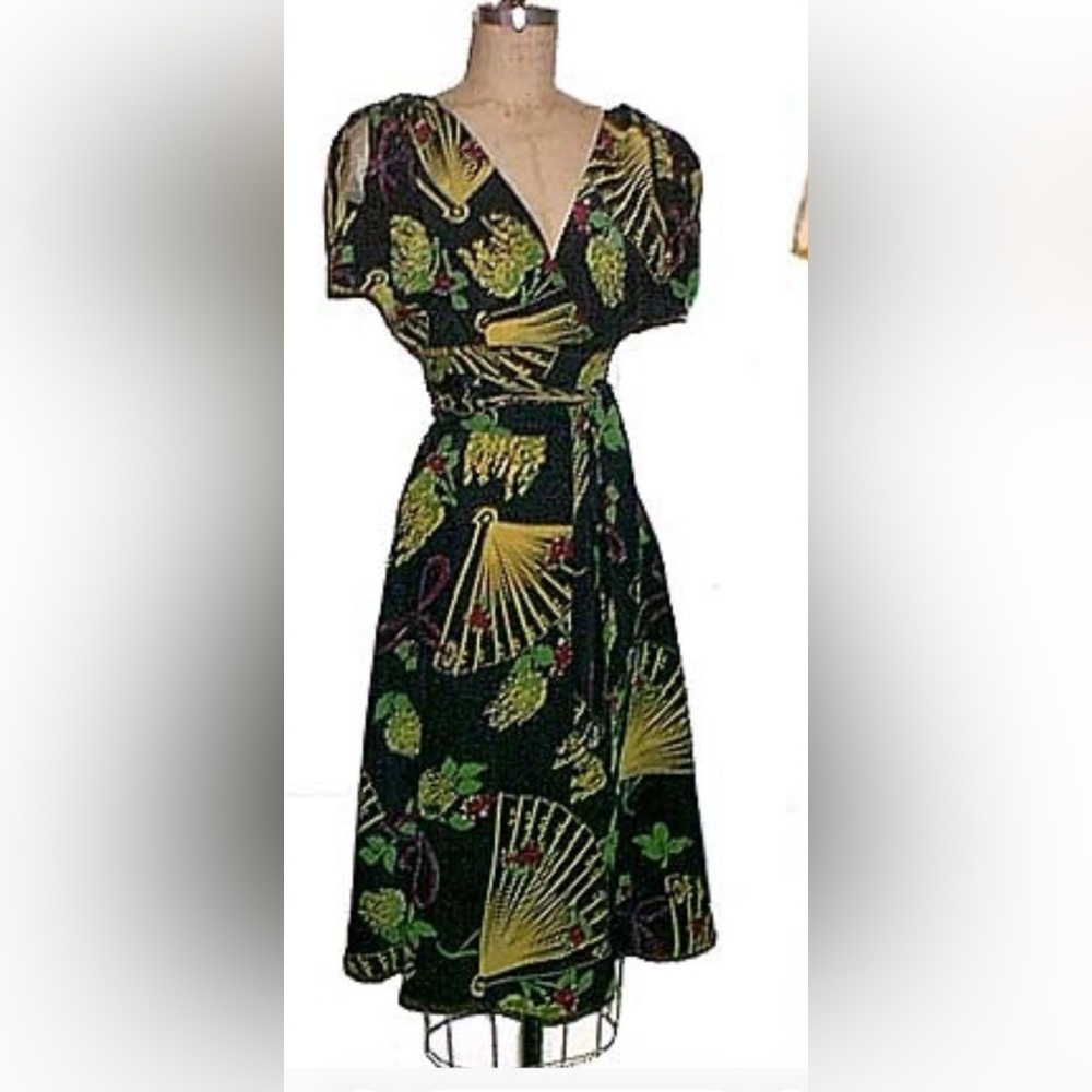 Trashy Diva Black Fans Obi Dress 100% Silk size Large but missing size tag